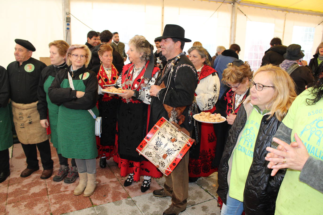 La lluvia no impide un nuevo lleno en la matanza de Campillo de Salvatierra