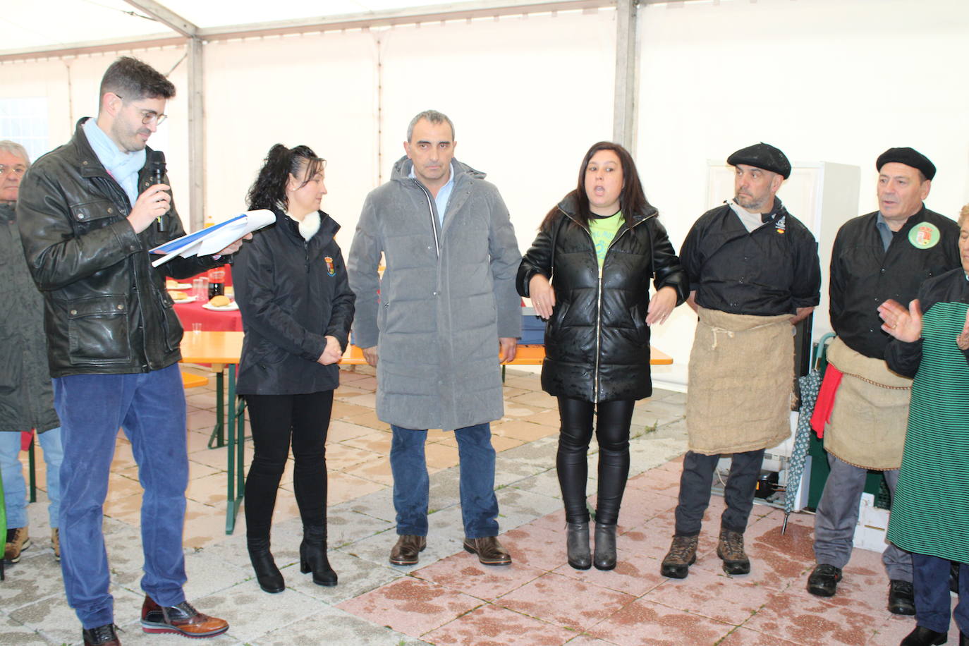 La lluvia no impide un nuevo lleno en la matanza de Campillo de Salvatierra