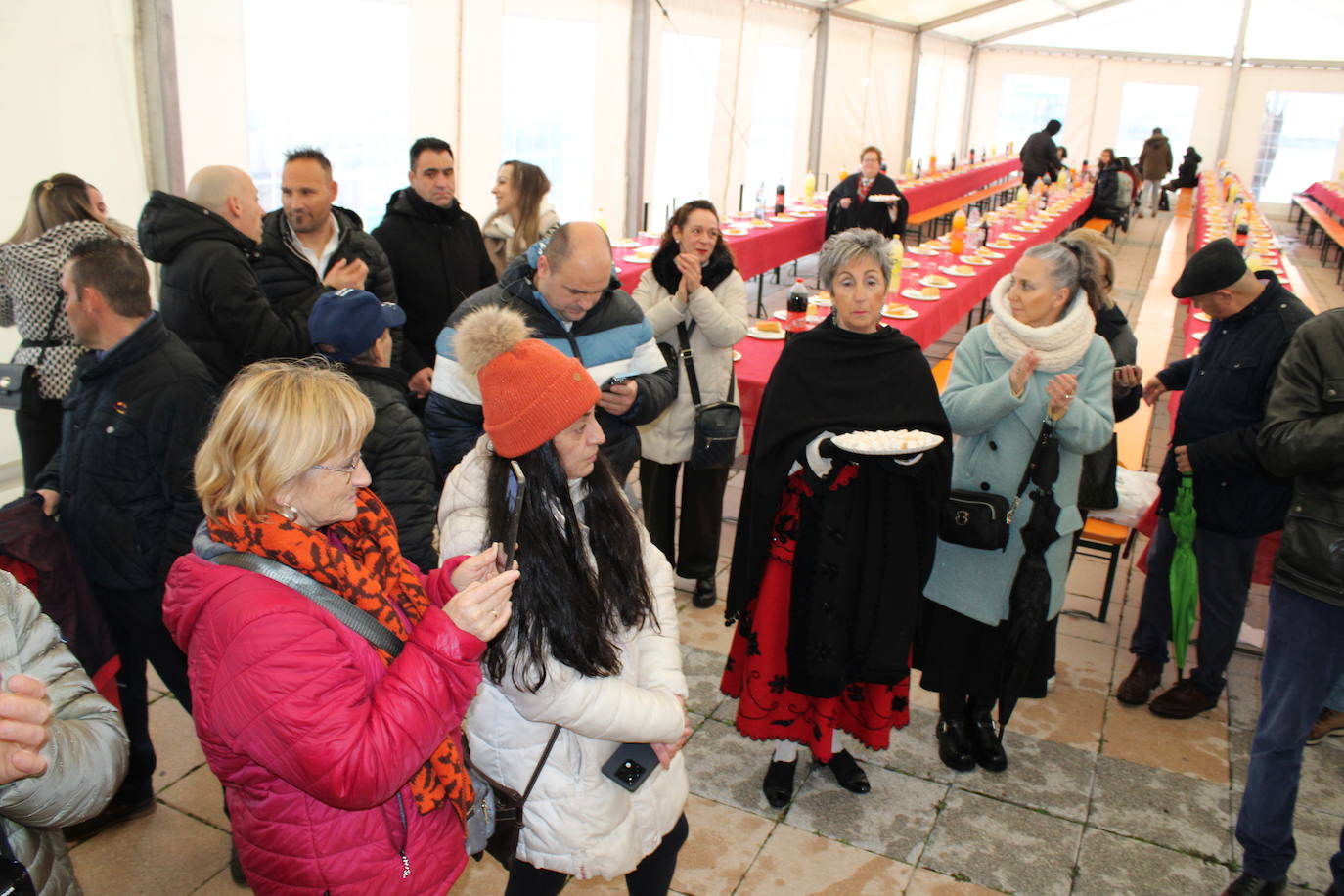 La lluvia no impide un nuevo lleno en la matanza de Campillo de Salvatierra