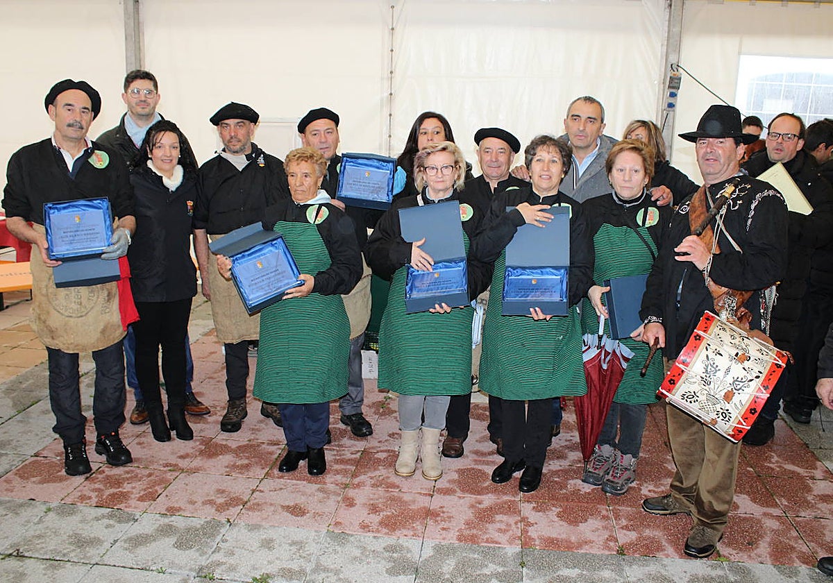 La lluvia no impide un nuevo lleno en la matanza de Campillo de Salvatierra