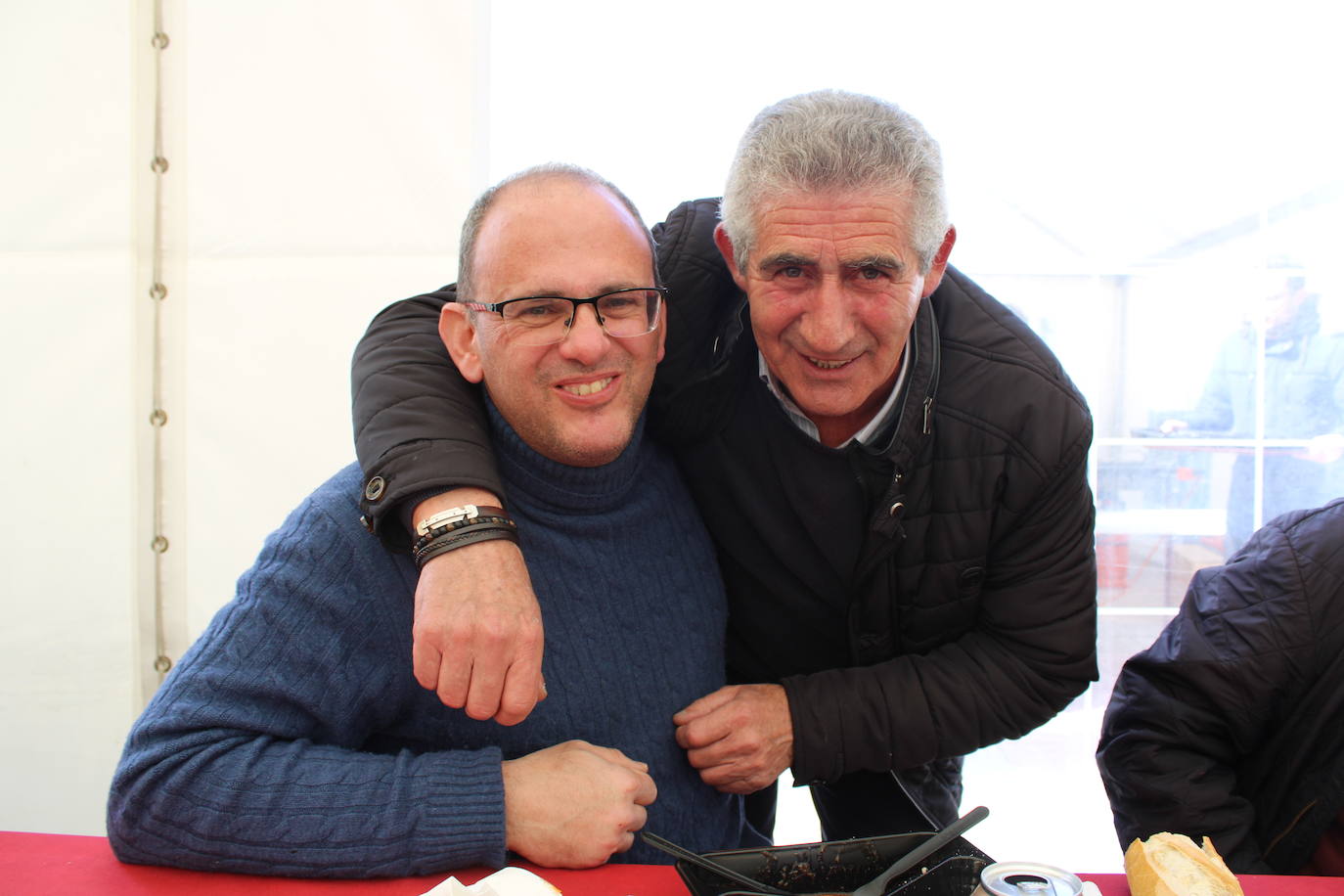 La lluvia no impide un nuevo lleno en la matanza de Campillo de Salvatierra