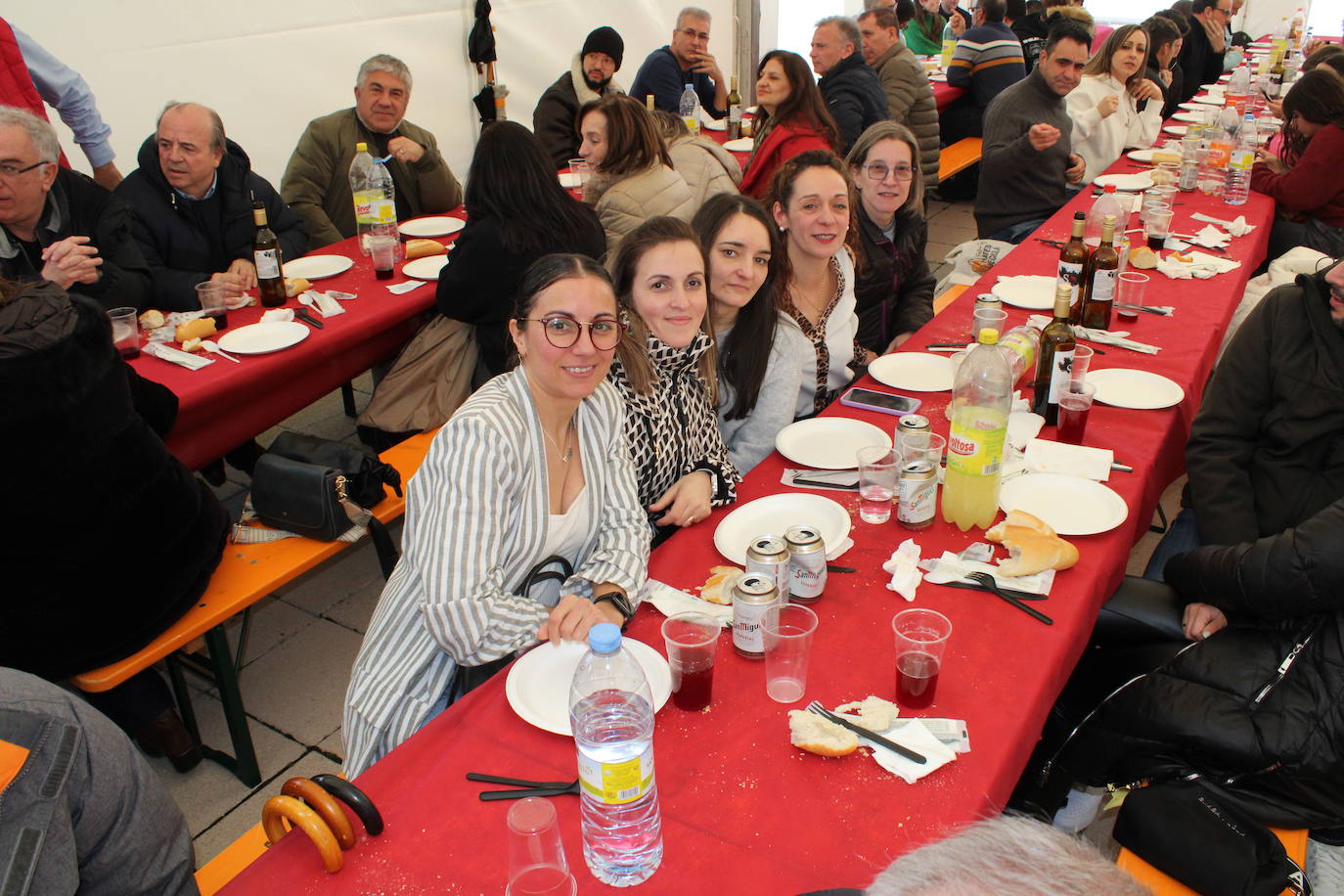 La lluvia no impide un nuevo lleno en la matanza de Campillo de Salvatierra