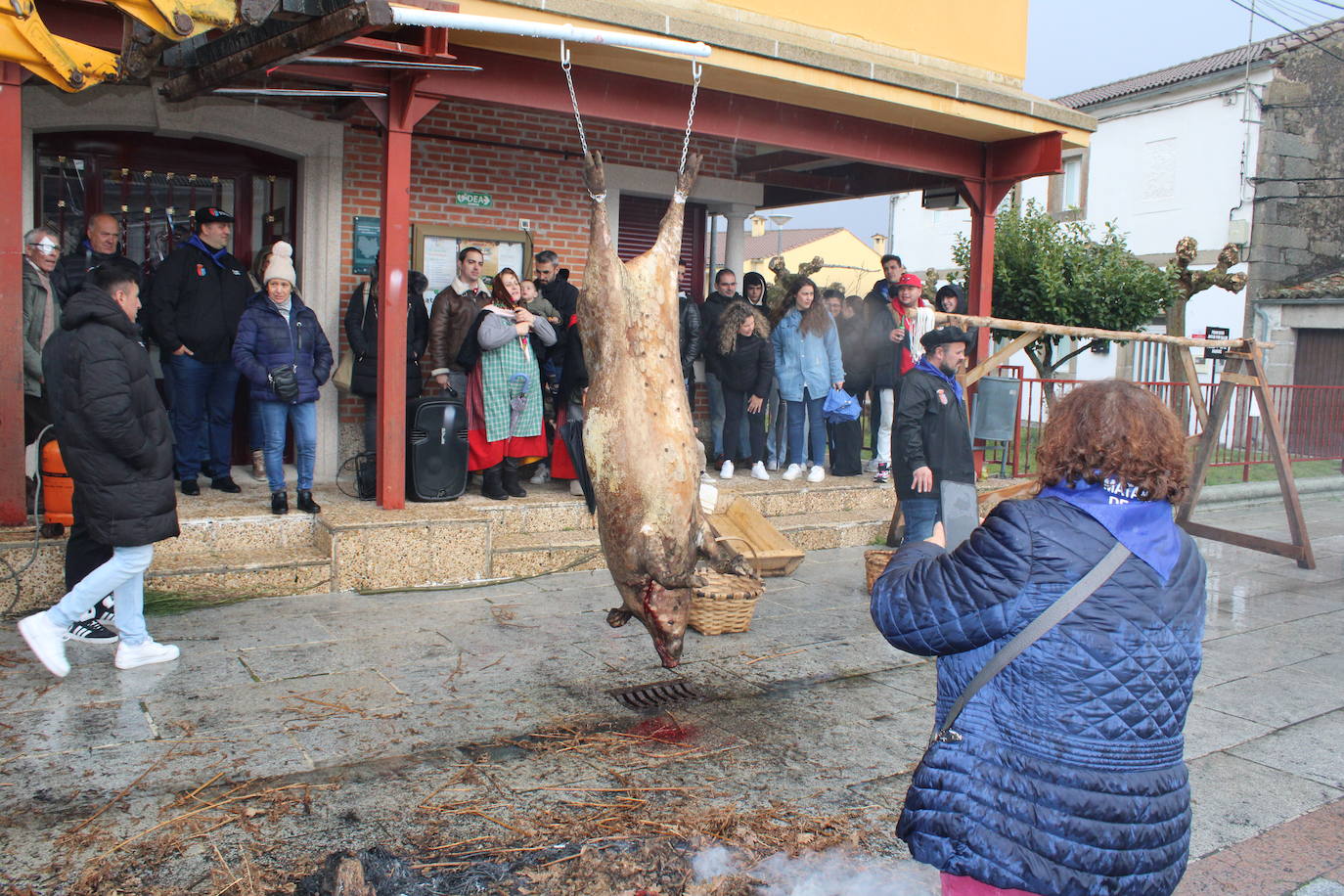 Sorihuela disfruta de su matanza sin temor a la lluvia