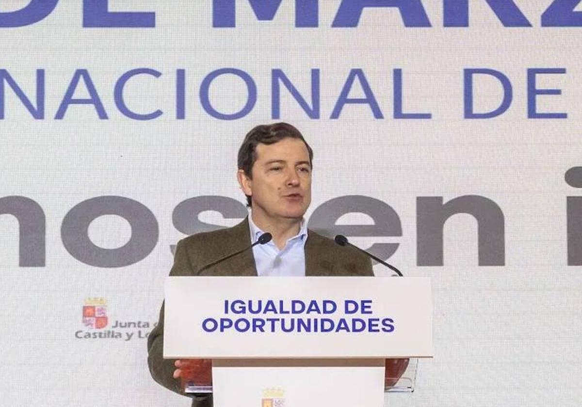 El presidente de la Junta de Castilla y León, Alfonso Fernández Mañueco, en su mensaje por el 8-M.