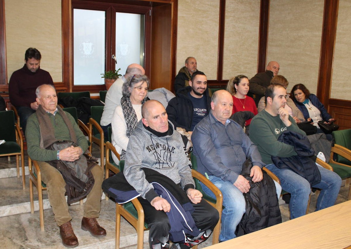 Imagen secundaria 1 - Imágenes de la sesión celebrada este martes en Béjar.