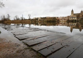 Los embarcadores del Tormes, inundados.