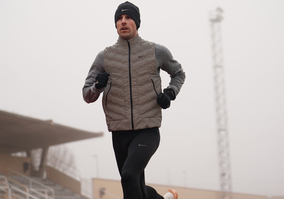 Álvaro de Arriba entrenándose en Las Pistas de atletismo.