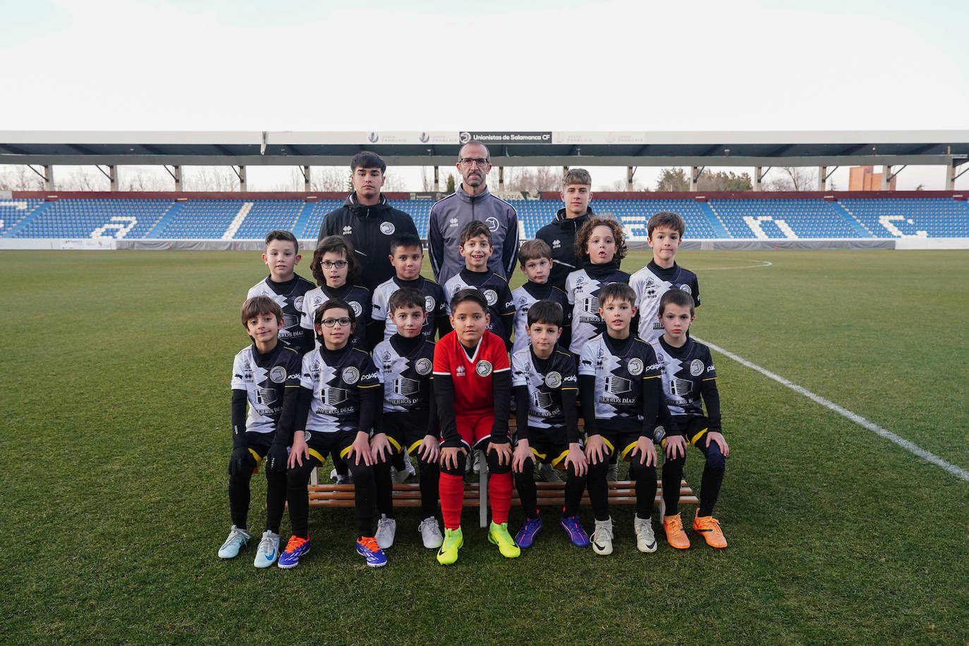 Arriba (de izquierda a derecha): Asier, Rubén (e.) y Unai. Medio (de izq. a der.): Enzo, Galle, Aaron, Méndez, Mateo, Almaraz y Gonzalo. Abajo: Alonso, Víctor, Eneko, Pappa, Santos, Martín y Germán.