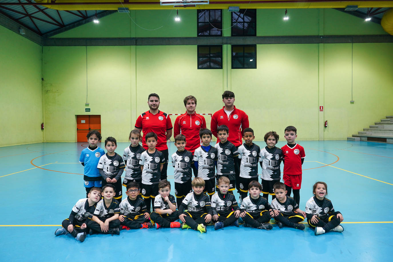 Arriba (de izquierda a derecha): Alex, Sergio y Fran. Medio: Iker, Héctor, Martín, Mateo, Alan, Matías, Diego, Sergio, Luca y Marco. Abajo: David, Iván, Santi, Enzo, Bruno, Héctor, José, Cristiano y José Javier.