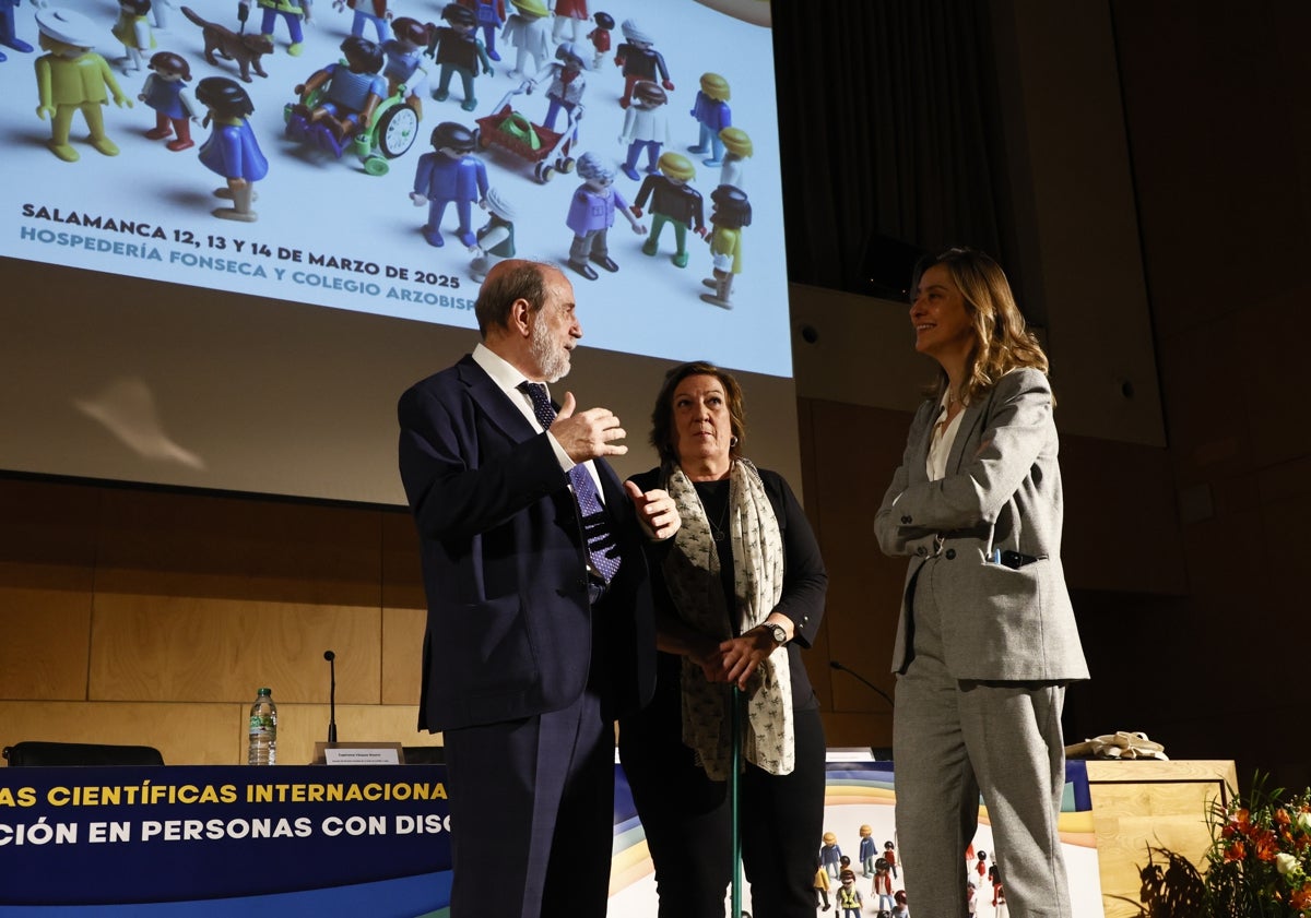 Imagen principal - Imágenes del acto inaugural en la Hospedería de Fonseca.