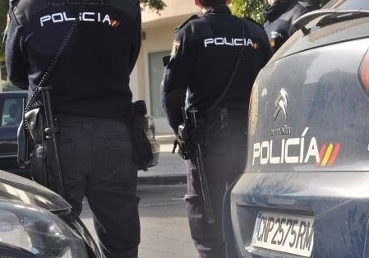 «Dame el dinero o te apuñalo»: detenida una mujer por atracar a otra a punta de navaja tras sacar dinero del cajero