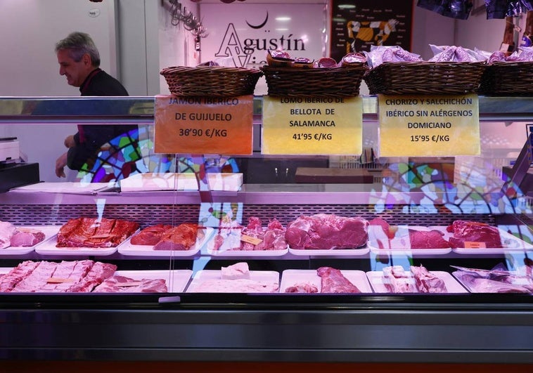 Imagen de una de las carnicerías del Mercado Central de Salamanca.