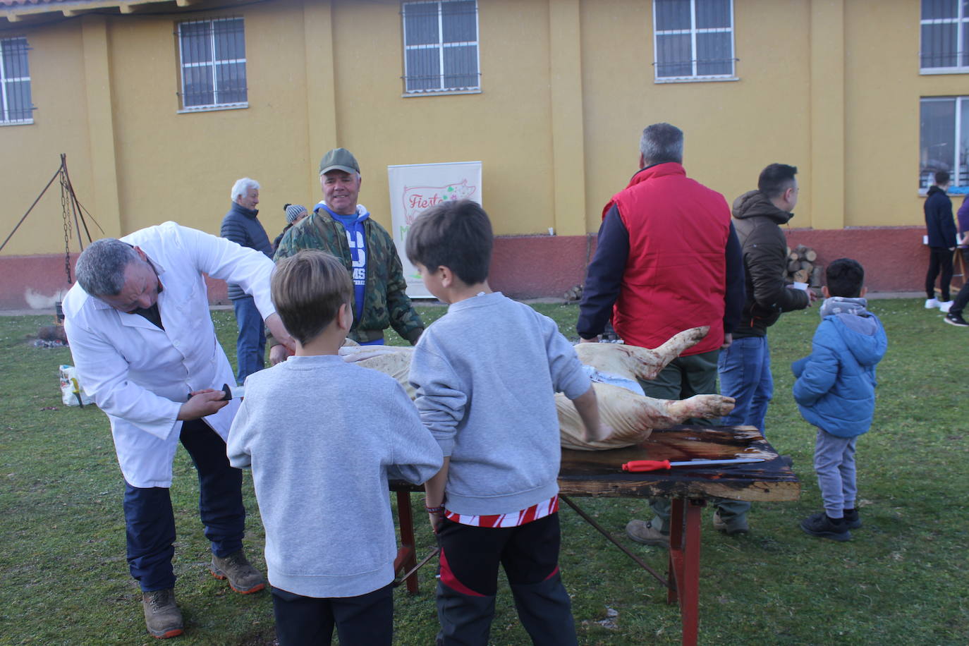 Fiesta en torno al cerdo y la gastronomía, en Villar de Peralonso