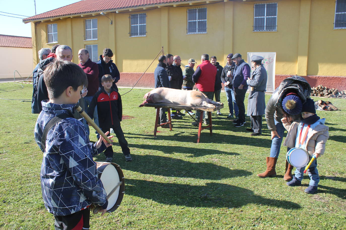 Fiesta en torno al cerdo y la gastronomía, en Villar de Peralonso