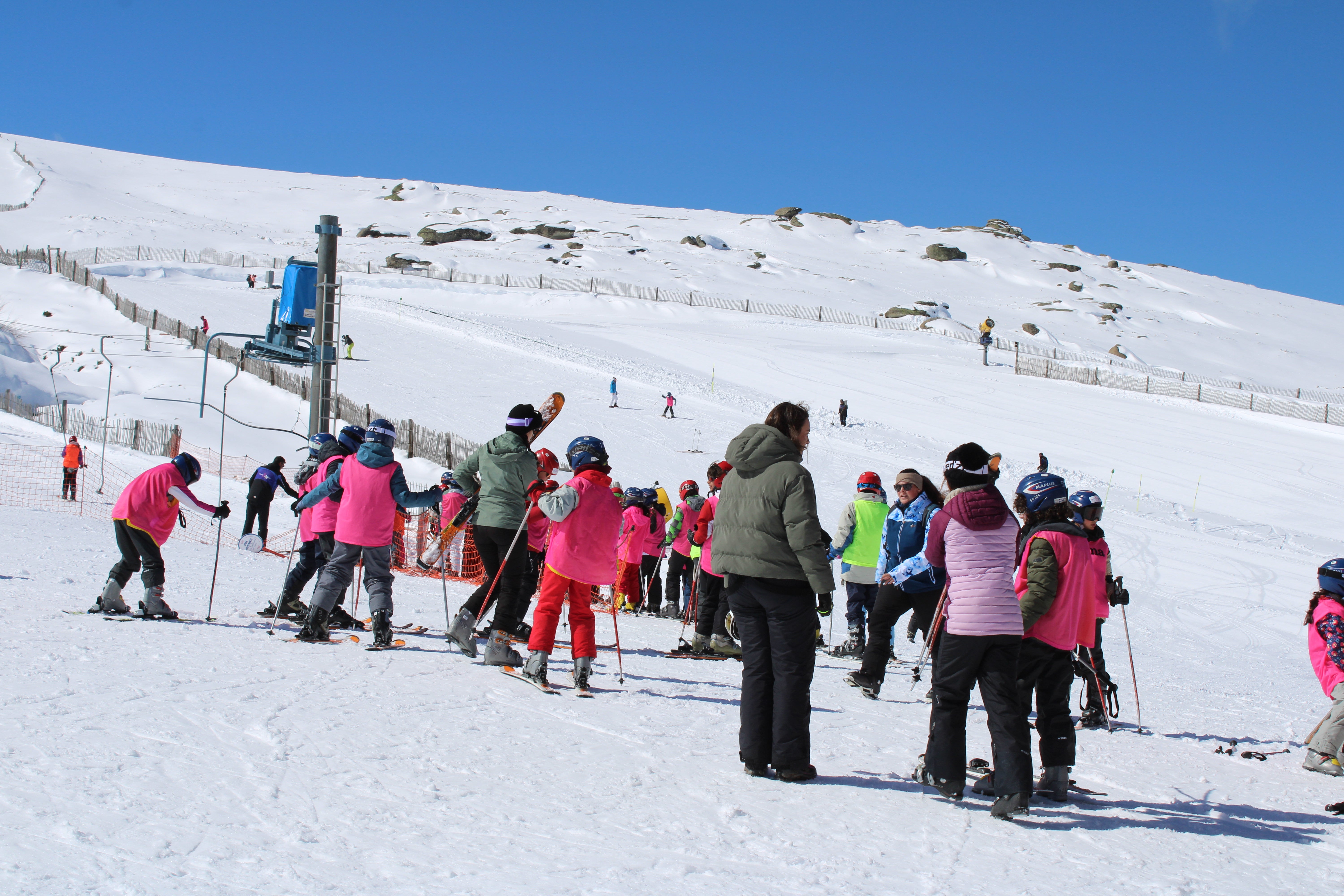 La gran paradoja de La Covatilla: llena de nieve, pero con tres pistas operativas de un total de 19