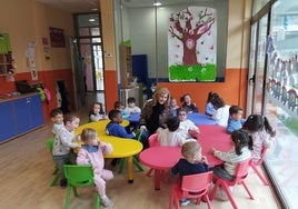 La concejala de Educación, Juani Rubio, en las instalaciones de la Escuela Infantil.