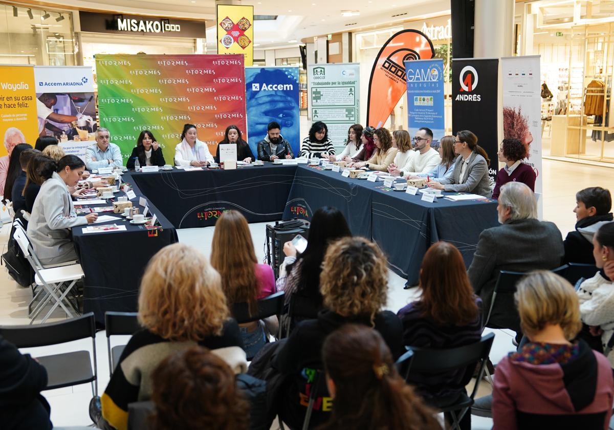 Imagen del acto celebrado en el Centro Comercial El Tormes.