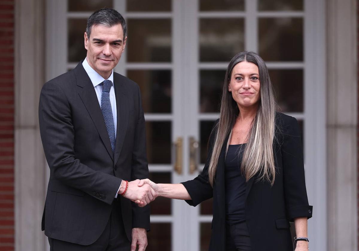 Pedro Sánchez y Miriam Nogueras.