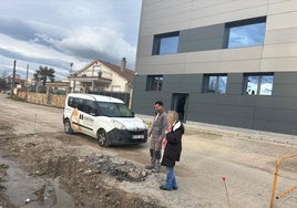 La alcaldesa, Concepción Miguélez, durante una visita a las obras.