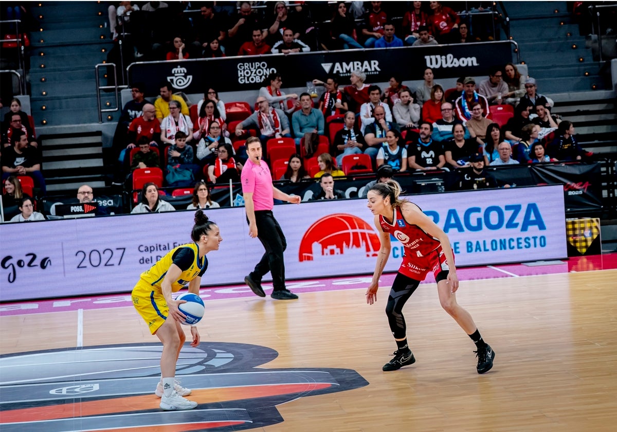 Mariona Ortiz defiende a Melisa Gretter en el último duelo de los cuartos de final.