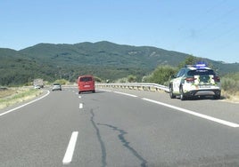 Guardia Civil en la autovía A-66, a su paso por Béjar.