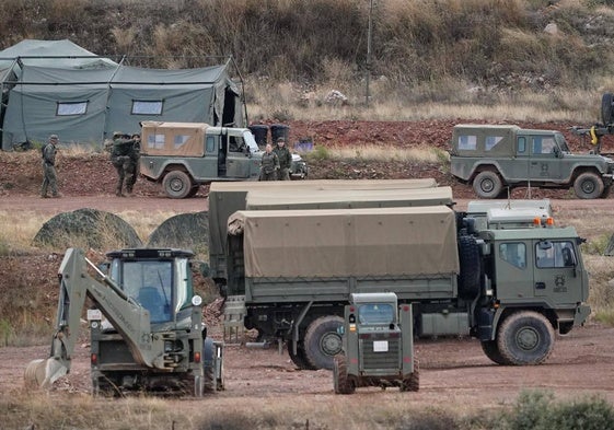 Vehículos del Regimiento de Ingenieros de Salamanca, en el campo de maniobras del Montalvo.