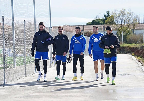 Ramiro, Álvaro Gómez, Jonny, Santamaría y Dani García llegando al entrenamiento de este pasado jueves en el anexo al Reina Sofía.