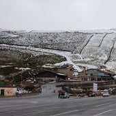 Imagen de La Covatilla con las primeras nieves del invierno antes de iniciar la temporada