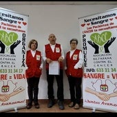 Toñi Izquierdo, Elías Fraile y Paquita Barbero, de la asociación bejarana contra el cáncer.