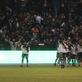 Los jugadores de Unionistas festejan el gol de Romero al Real Madrid en el histórico partido de Copa del 2020.