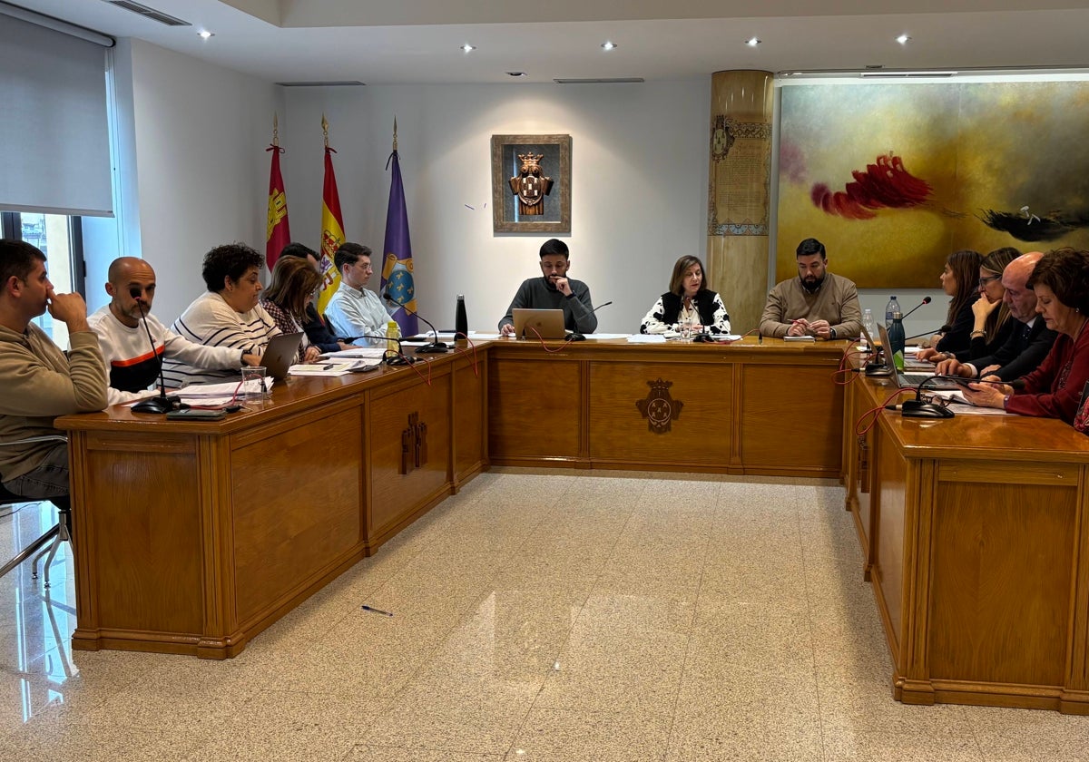 Concejales reunidos en el pleno de Peñaranda.