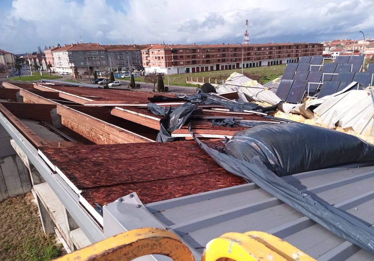 Ciudad Rodrigo inicia la reparación de la cubierta de a piscina