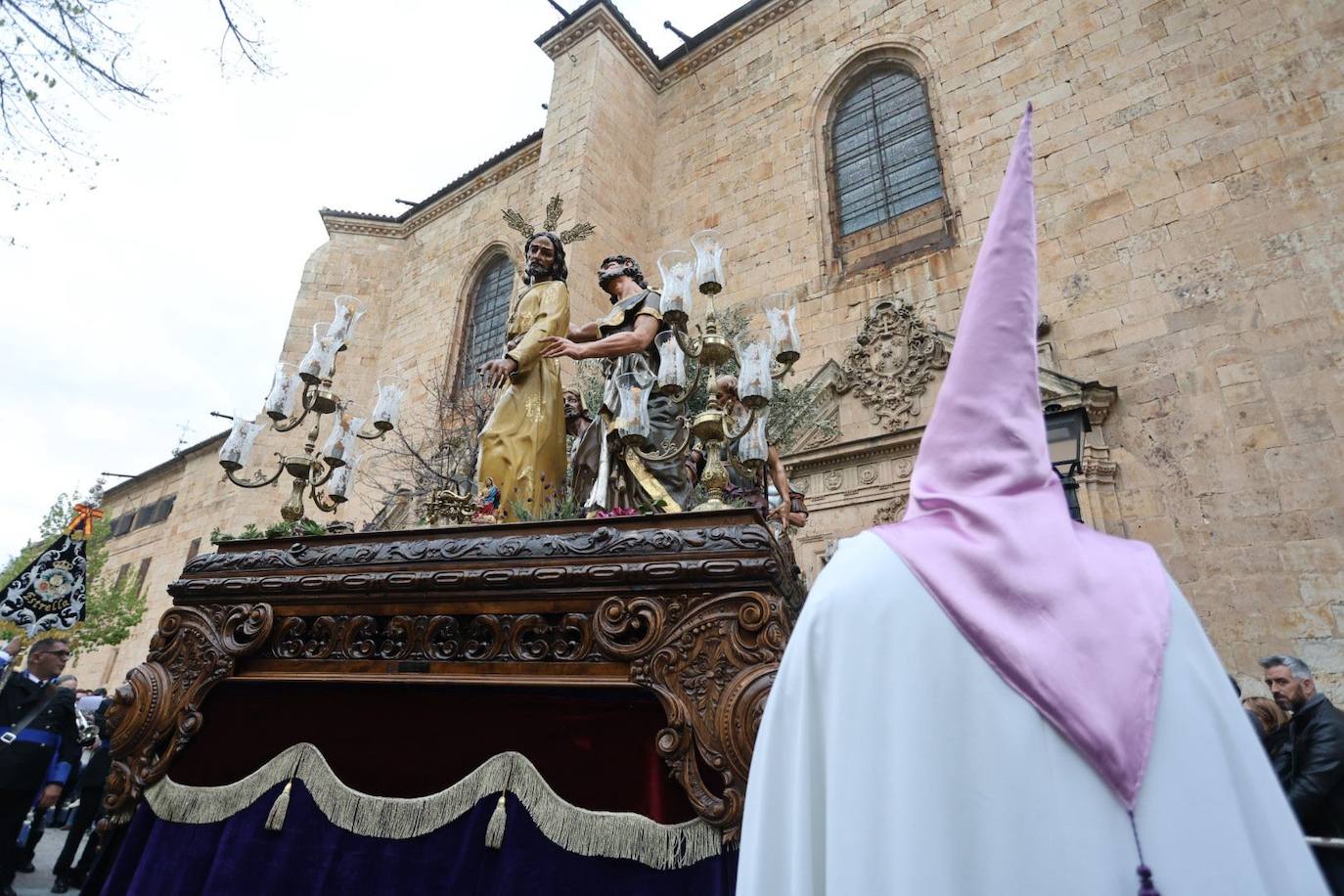 La procesión de la Seráfica Hermandad, en imágenes