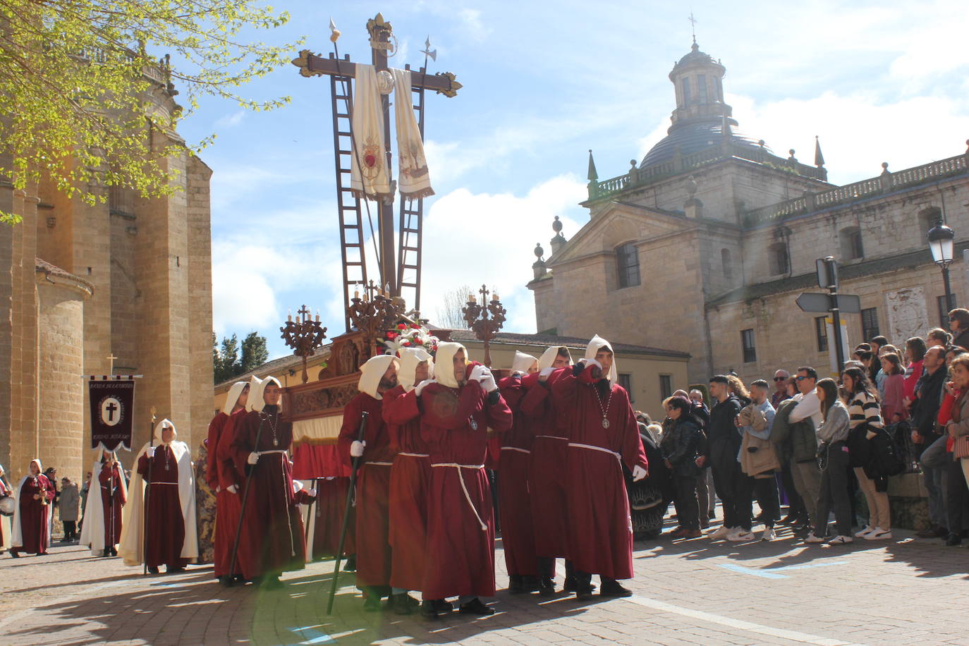 La Santa Cruz arroja luz sobre el cielo de Ciudad Rodrigo