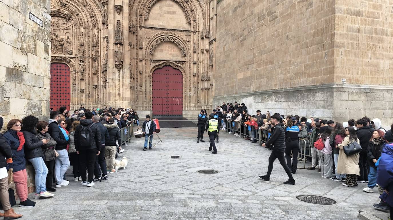 La procesión de la Hermandad de Nuestro Padre Jesús del Vía Crucis, en imágenes