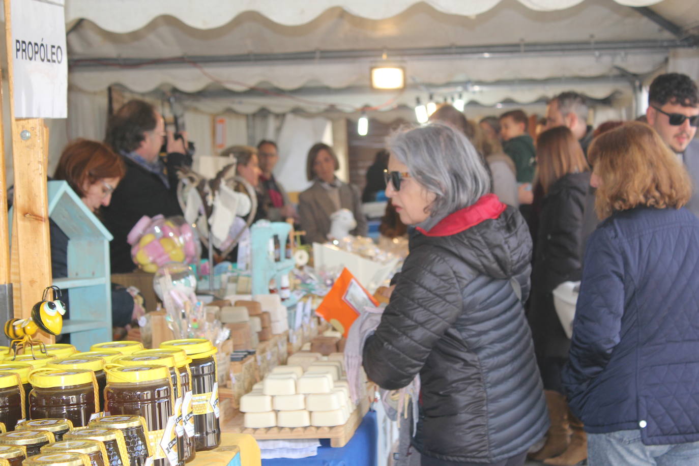 El IV Mercado Artesano de Ciudad Rodrigo, la chispa de la Semana Santa Mirobrigense