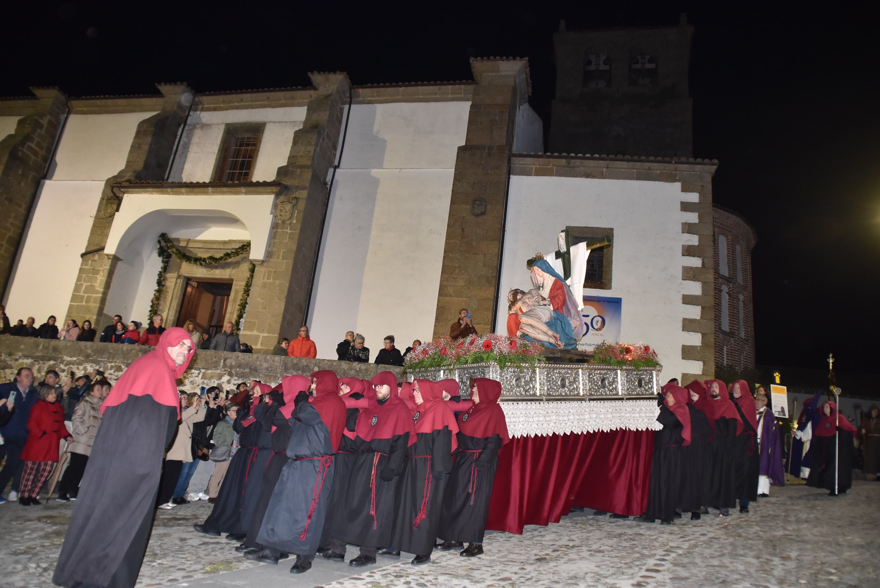 La lluvia acorta la procesión de la Virgen de las Angustias en Béjar