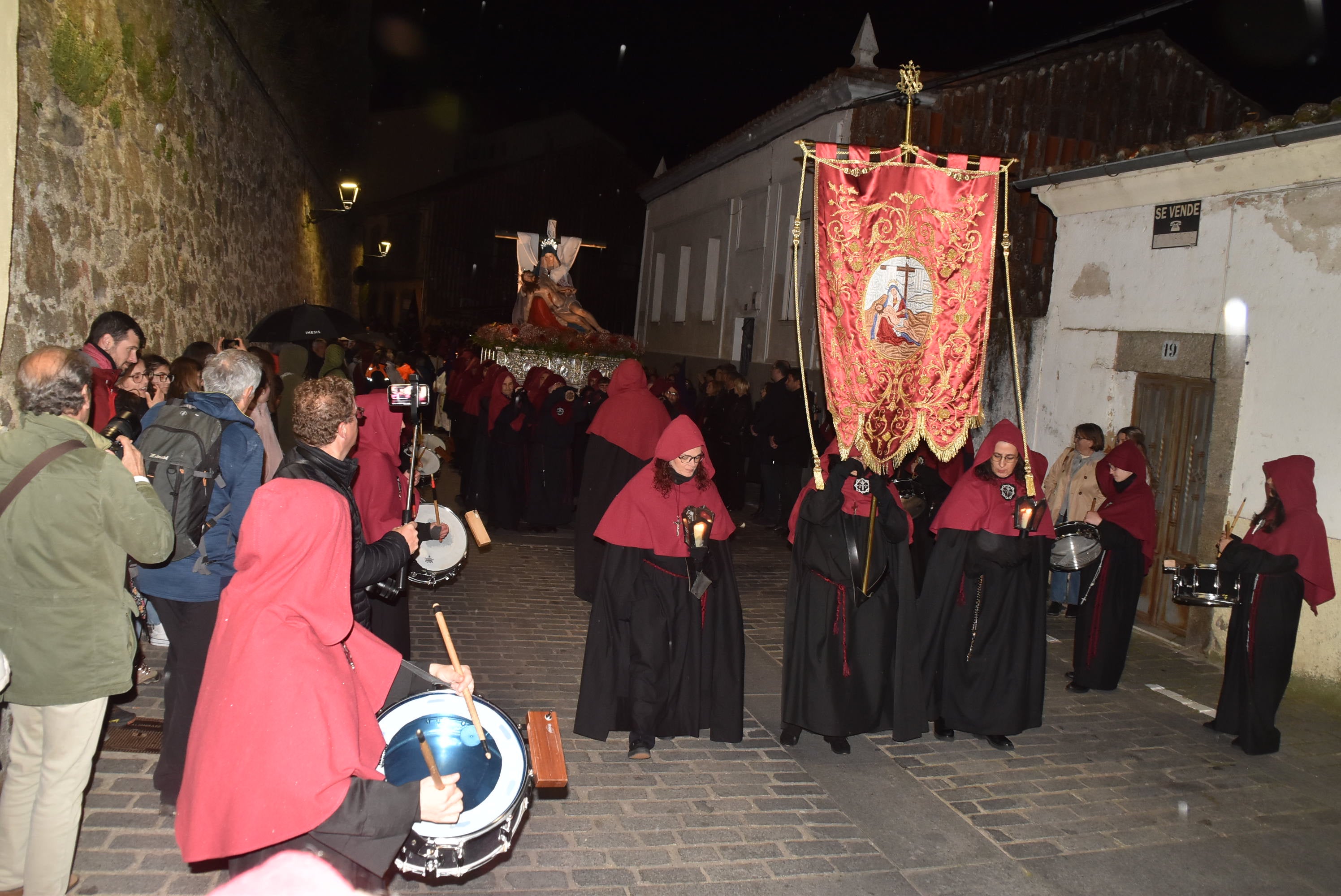 La lluvia acorta la procesión de la Virgen de las Angustias en Béjar