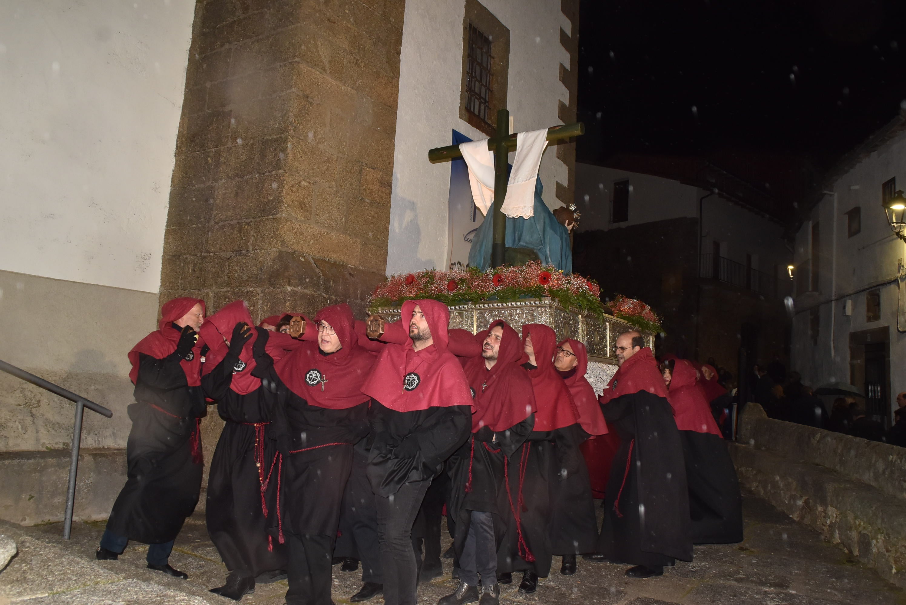 La lluvia acorta la procesión de la Virgen de las Angustias en Béjar