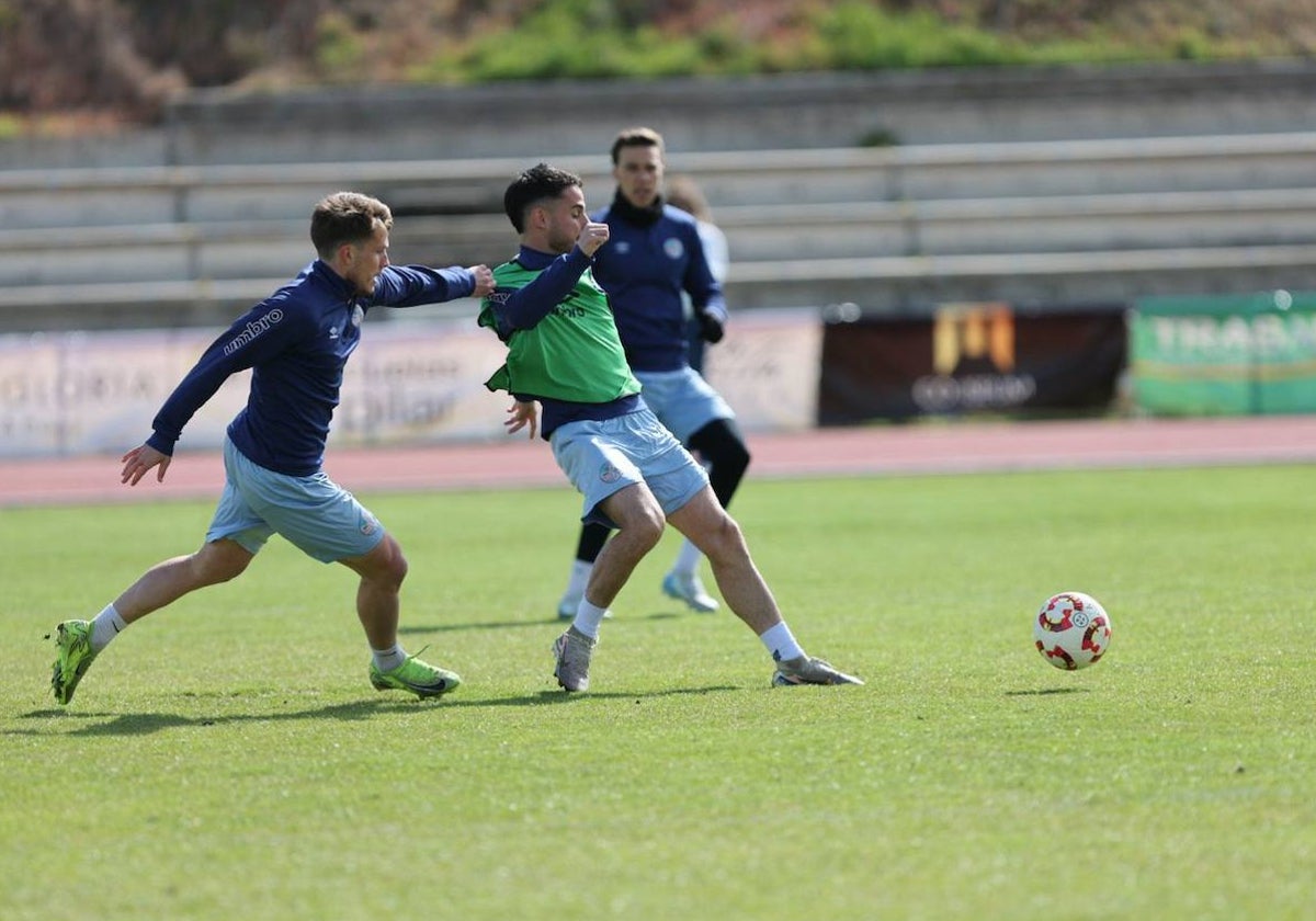Entrenamiento del Salamanca UDS en Las Pistas en la mañana de este jueves.