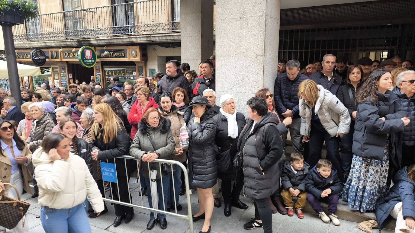 Emoción contenida en San Julián: así se ha vivido la suspensión de la segunda procesión de este Viernes Santo