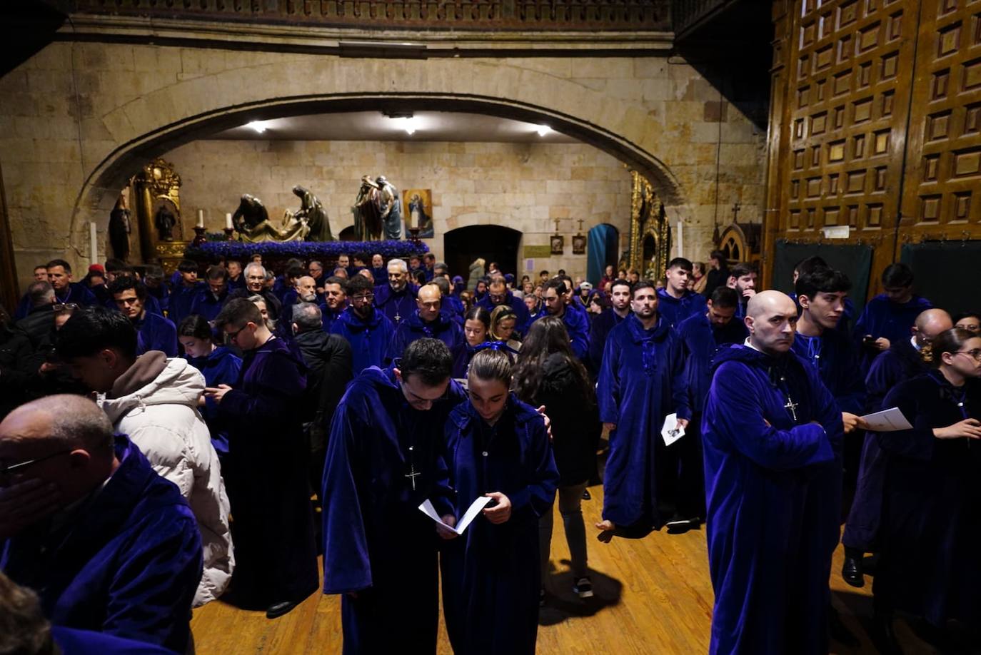 Emoción contenida en San Julián: así se ha vivido la suspensión de la segunda procesión de este Viernes Santo