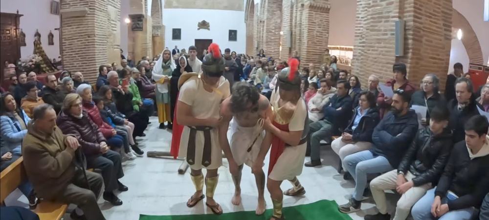 Dedicación, talento y fervor en el vía crucis viviente de Paradinas de San Juan