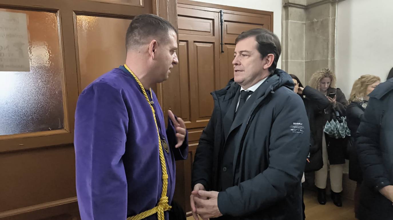 La lluvia obliga a suspender las cuatro procesiones del Viernes Santo y desata las lágrimas de los congregantes