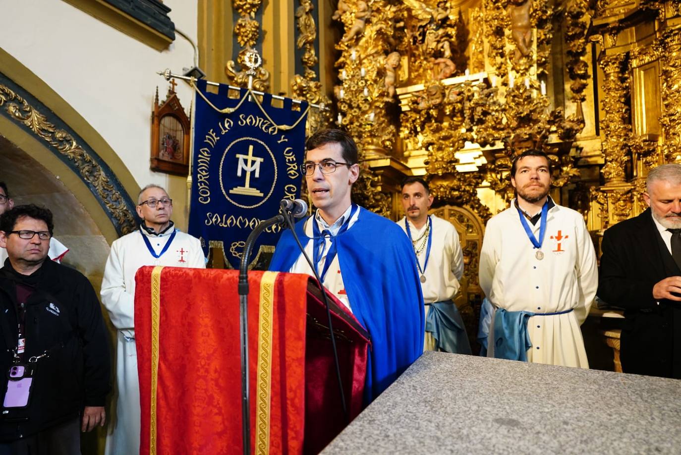 La lluvia obliga a suspender las cuatro procesiones del Viernes Santo y desata las lágrimas de los congregantes