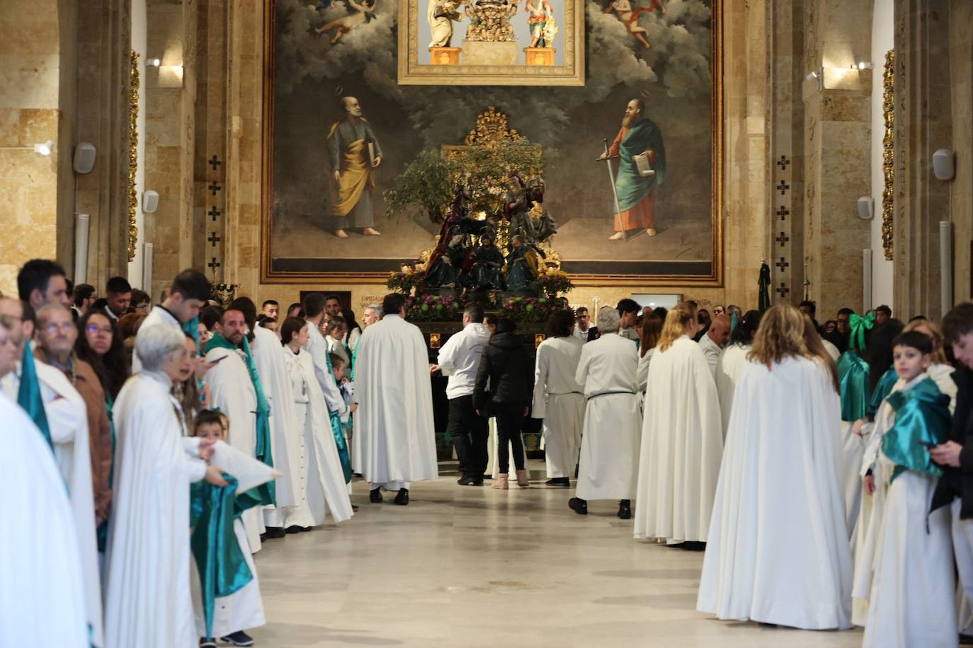 La lluvia obliga a suspender las cuatro procesiones del Viernes Santo y desata las lágrimas de los congregantes