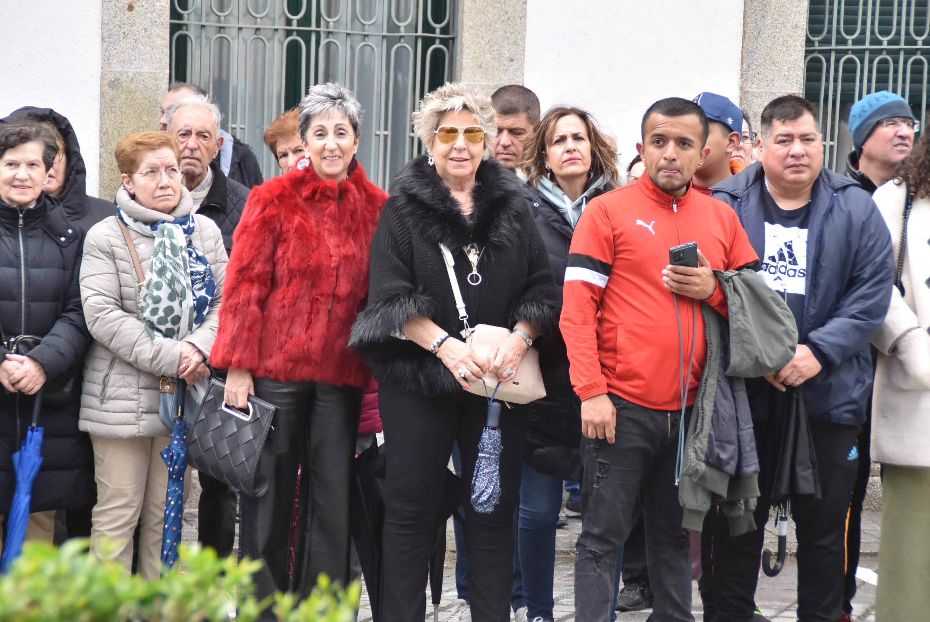 Béjar reta a la lluvia y escenifica la sentencia de Jesús en la Plaza Mayor