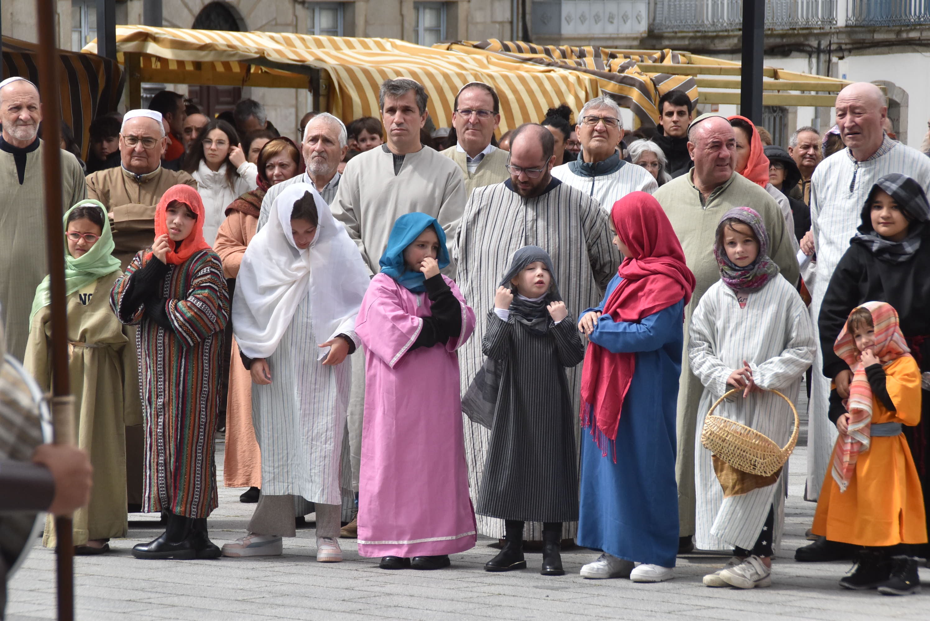 Béjar reta a la lluvia y escenifica la sentencia de Jesús en la Plaza Mayor