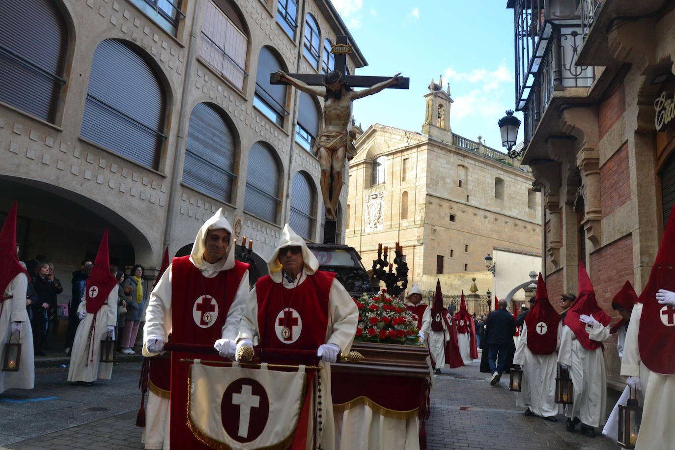 El Santo Entierro recorre Ciudad Rodrigo entre devoción y emoción