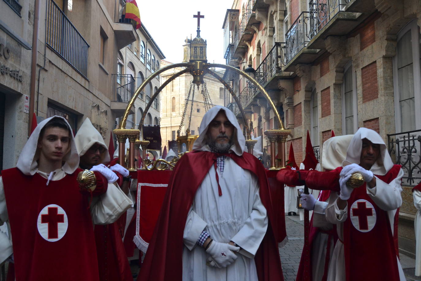 El Santo Entierro recorre Ciudad Rodrigo entre devoción y emoción